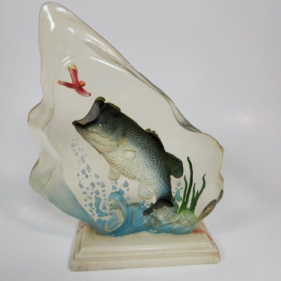 Vintage Bass Fish Figurine Reverse Painted Realistic Fly Fishing - Picture 4 of 8